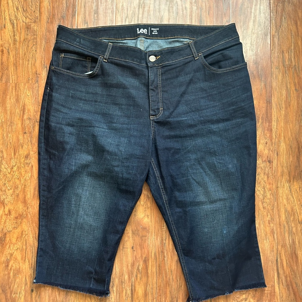 Lee Regular Fit Capri Jeans Mid Rise Frayed Hem Dark Blue Denim 24W
